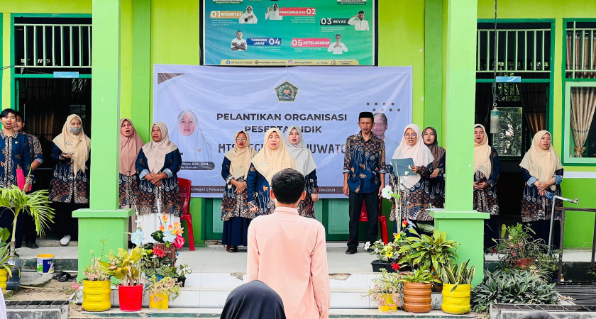 Kepala MTsN 1 Pohuwato Lantik Pengurus Rohis El -Mahabbah